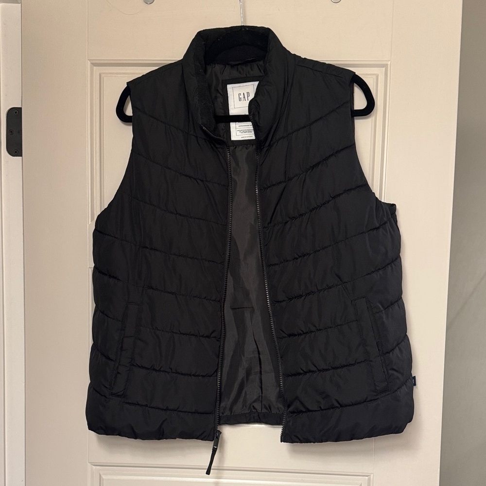 GAP Recycled Lightweight Quilted Puffer vest
